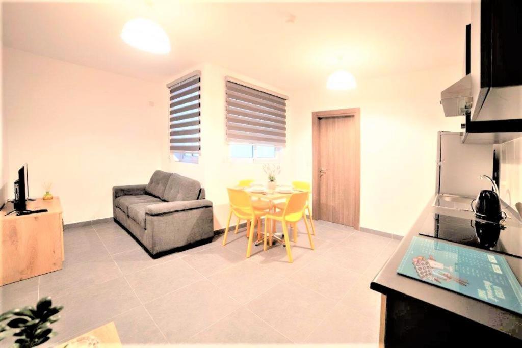 Isky Apartments Gzira Esterno foto